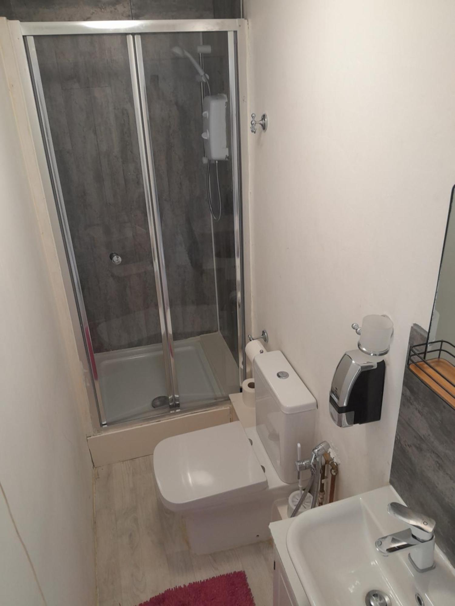 Ensuite Basic Room Budget Sketty 5 Суонси Экстерьер фото
